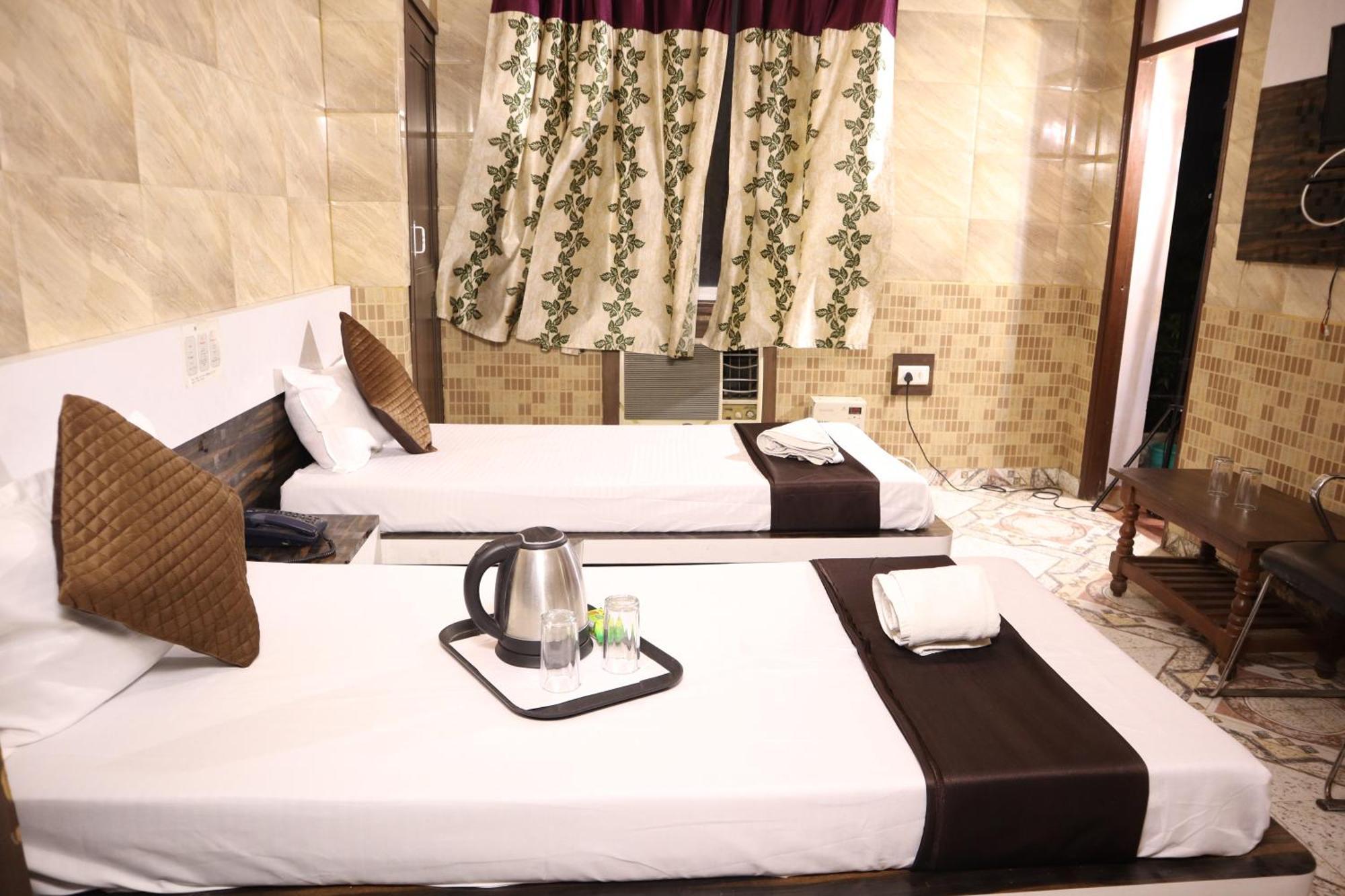 Hotel P R Palace Lucknow Buitenkant foto