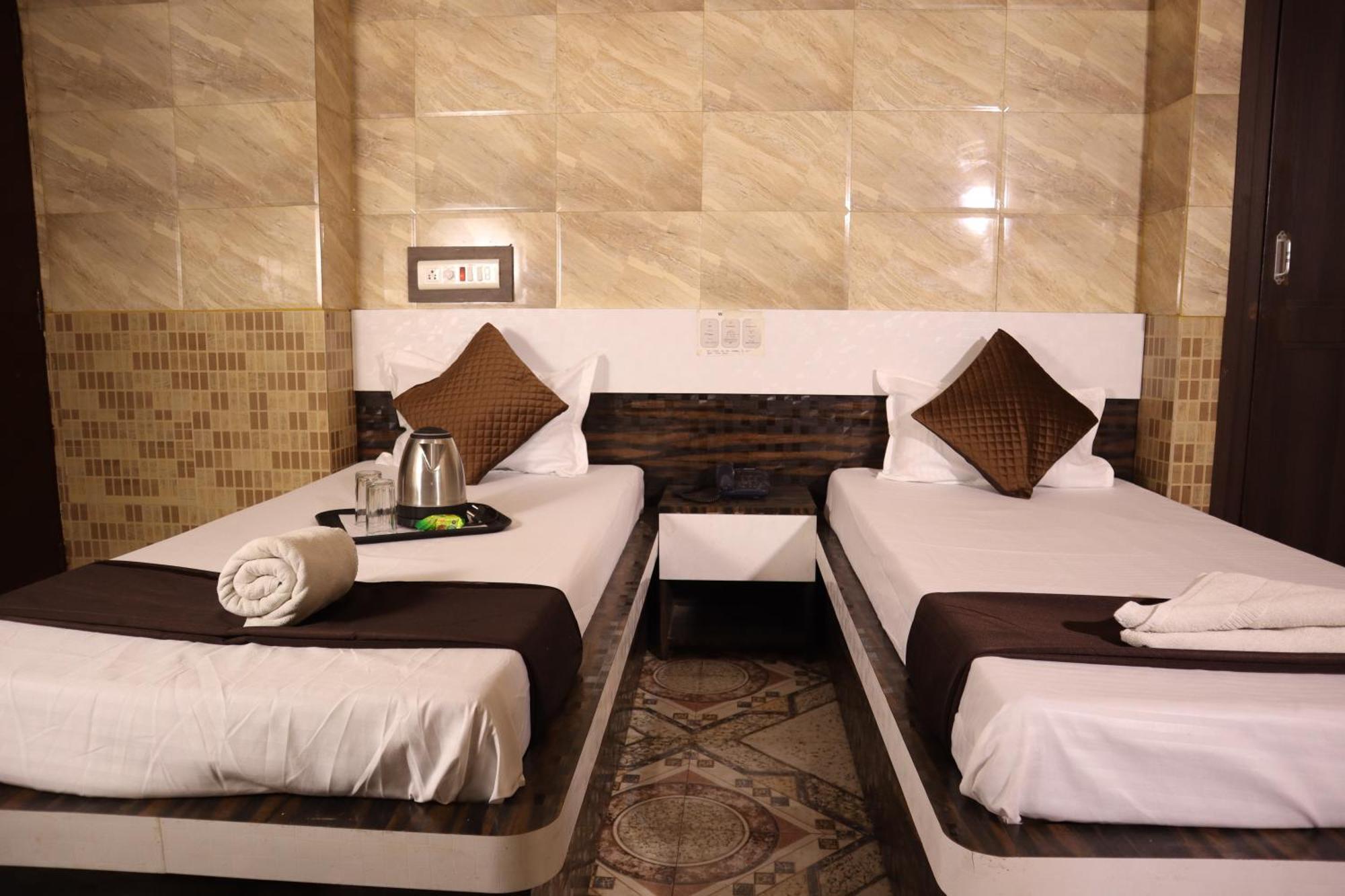 Hotel P R Palace Lucknow Buitenkant foto