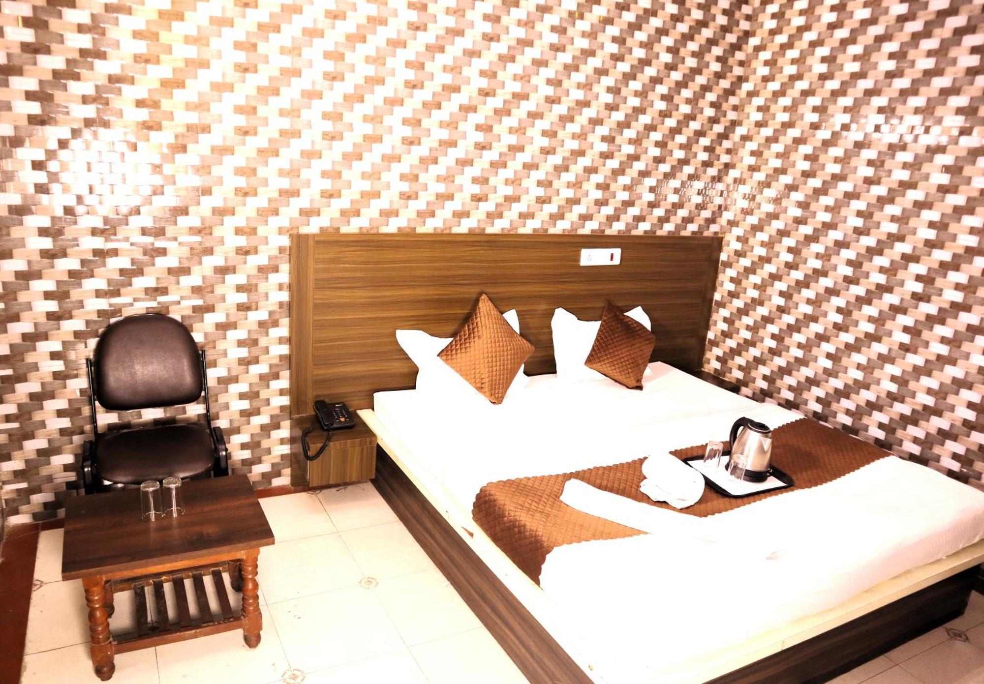 Hotel P R Palace Lucknow Buitenkant foto
