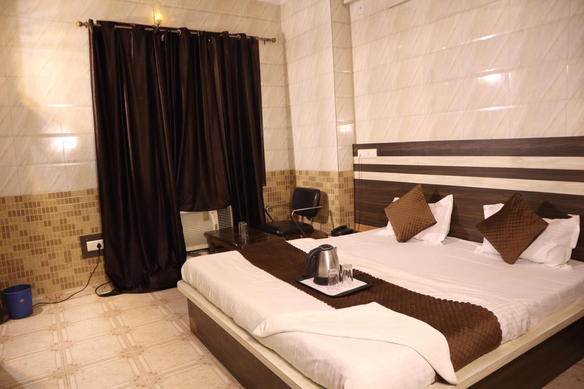 Hotel P R Palace Lucknow Buitenkant foto