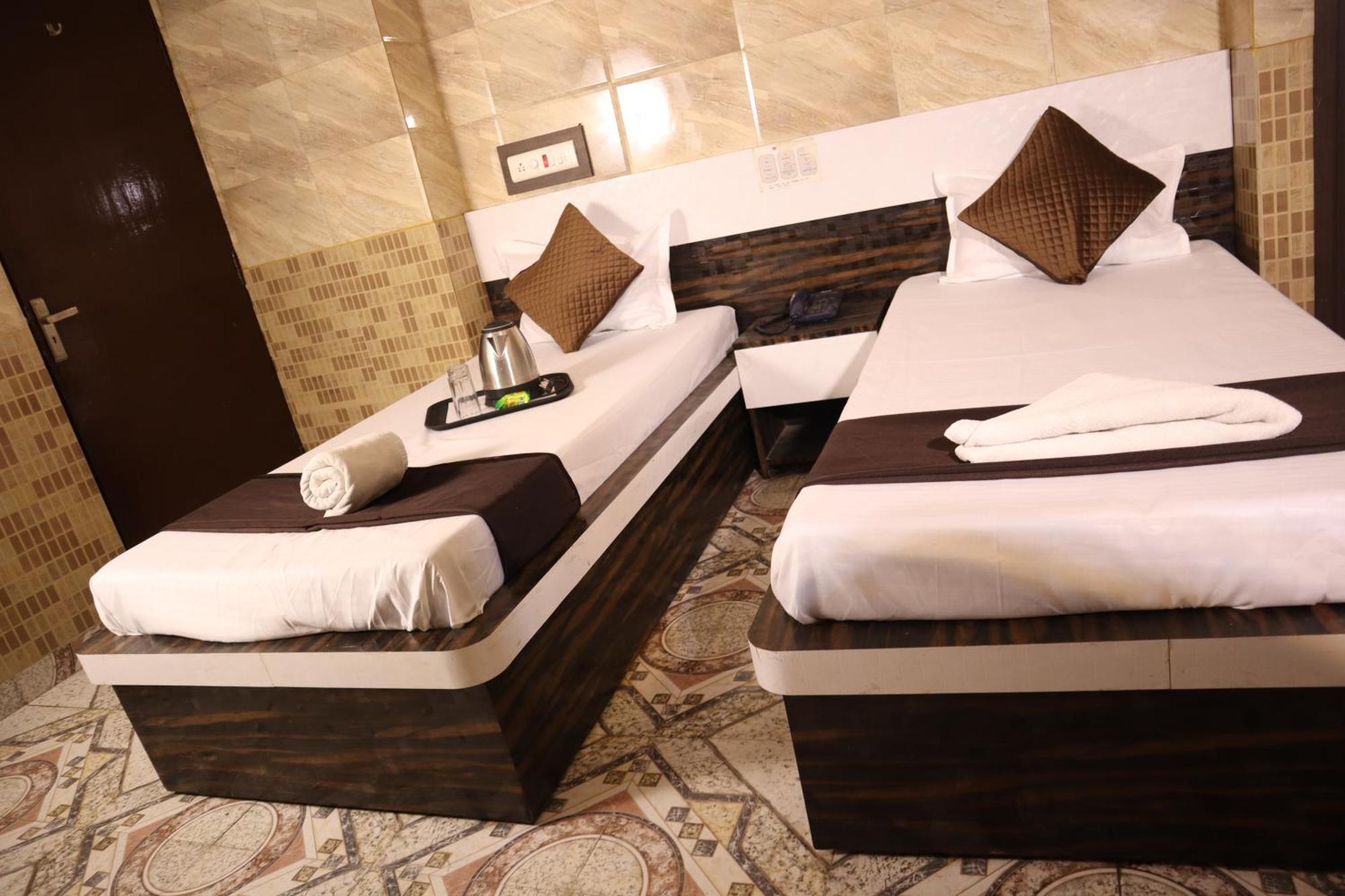 Hotel P R Palace Lucknow Buitenkant foto