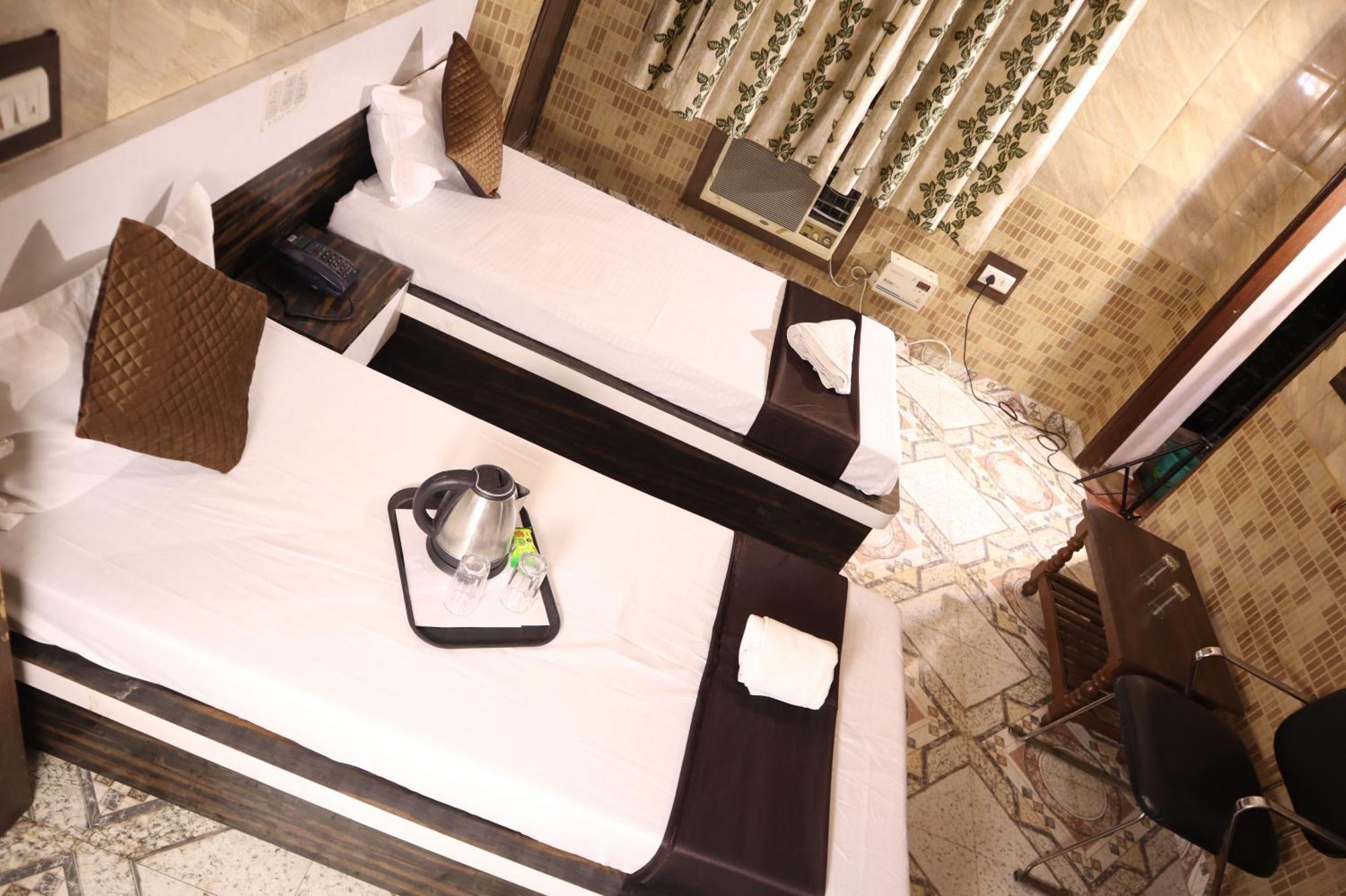 Hotel P R Palace Lucknow Buitenkant foto