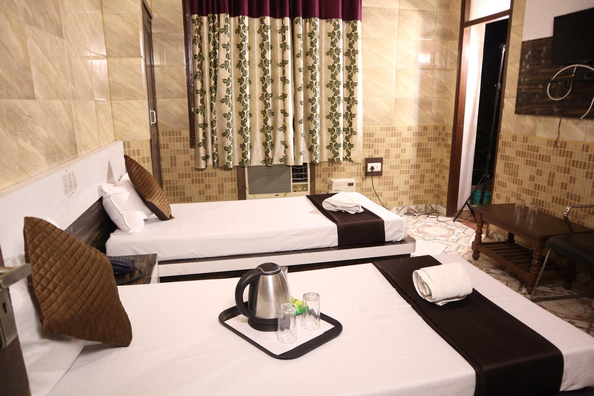 Hotel P R Palace Lucknow Buitenkant foto